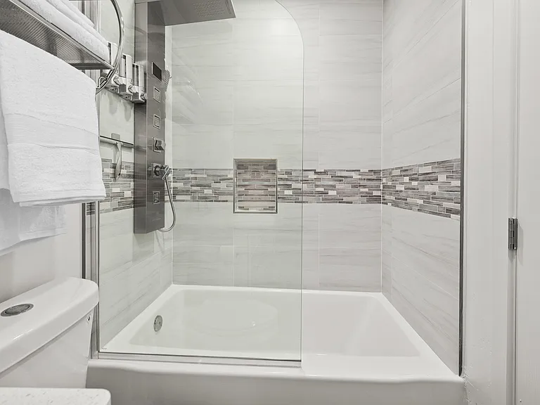 1242 E Pierce St #4 — Photo 15