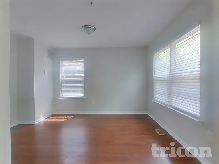 10930 W Point Pl — Photo 3