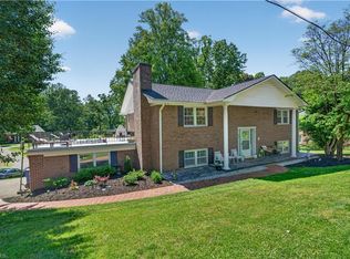 648 Knollwood Dr, Mount Airy, NC 27030