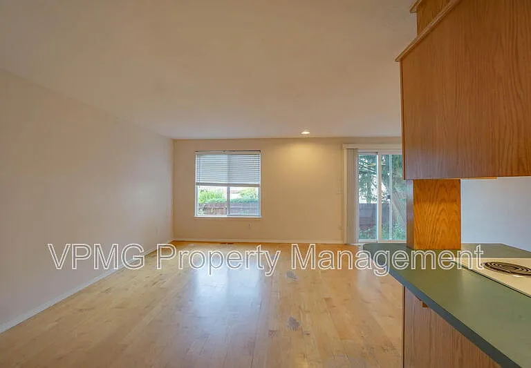 7608 NE 52nd St — Photo 6