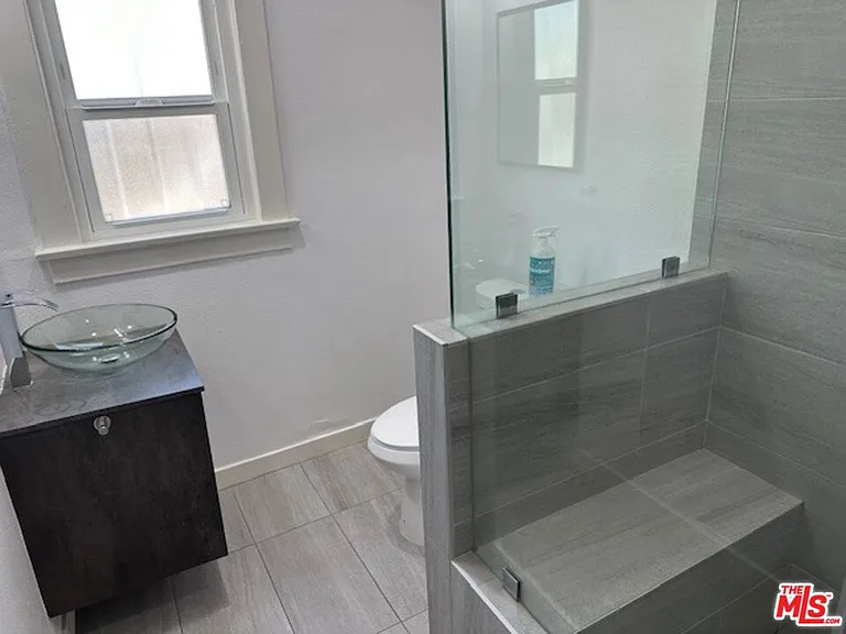 5850 Arlington Ave — Photo 7