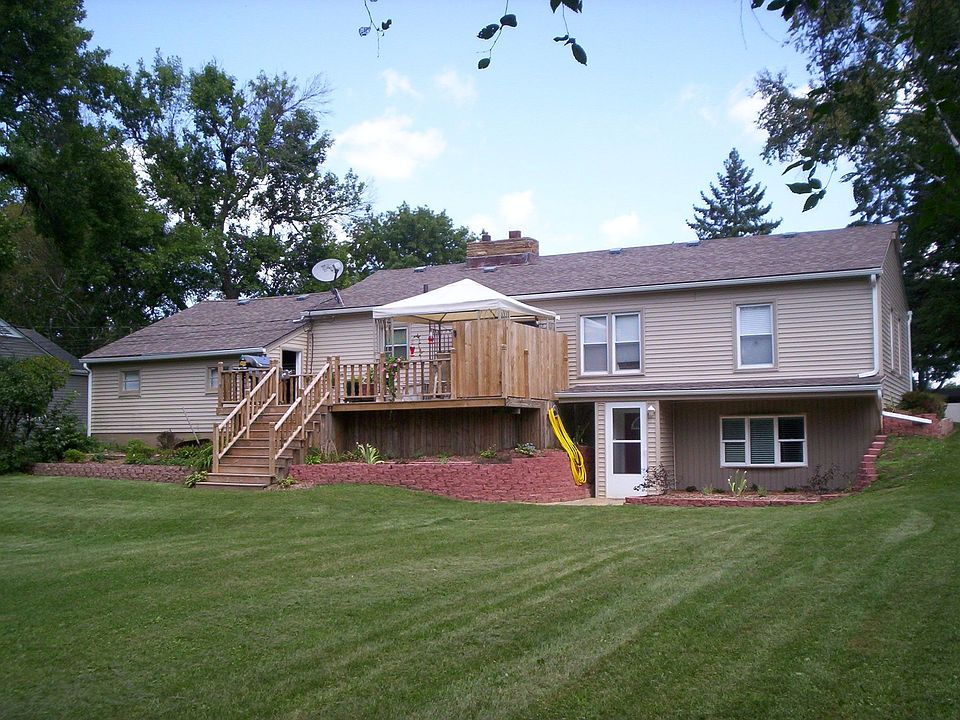 2nd image of 2010 Hawthorne Dr