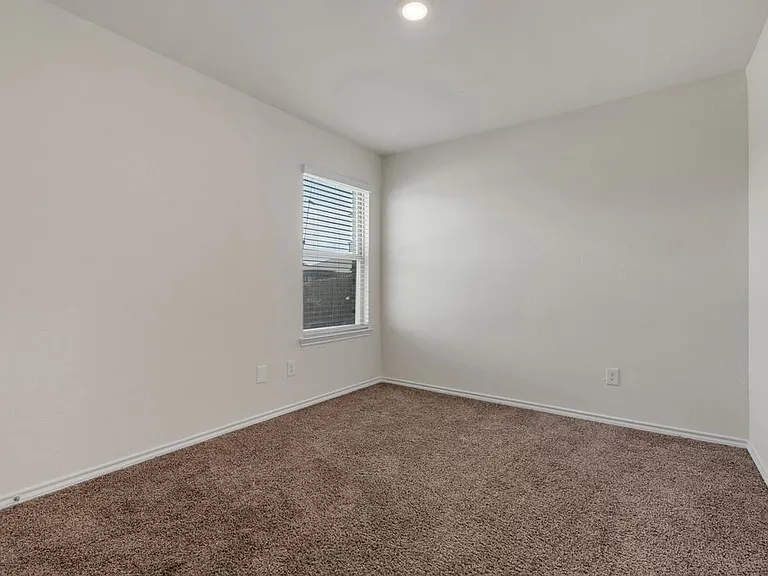 722 Windmill St — Photo 8