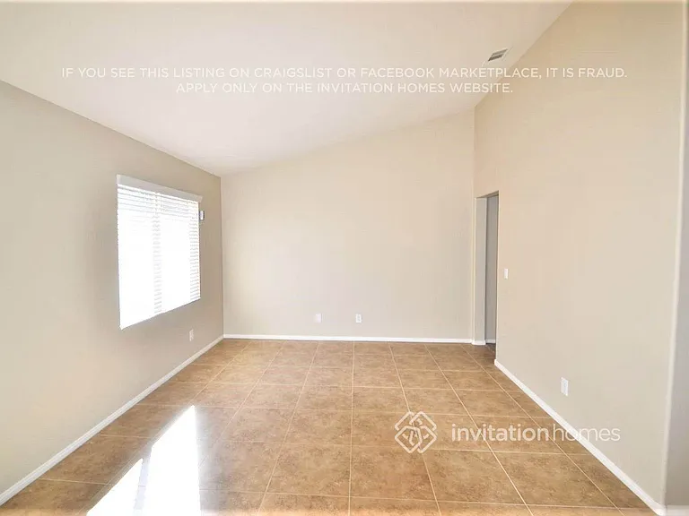 320 Perry Ellis Dr — Photo 3