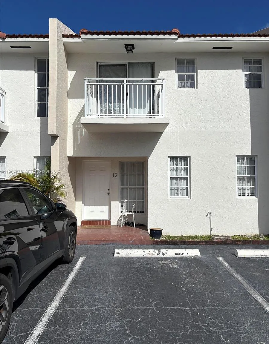 Clairemont Village Condo — Photo 2
