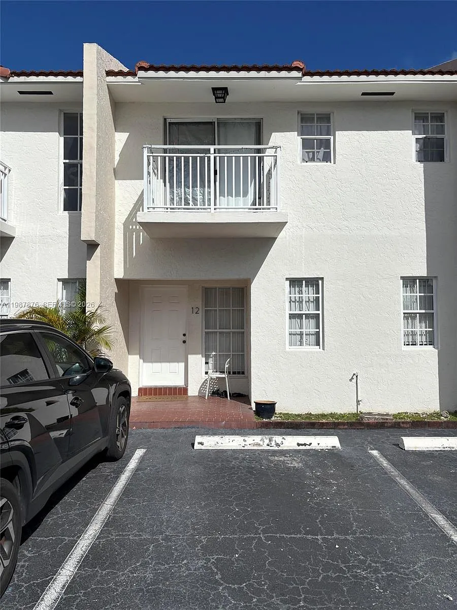 Building Photo - 2050 NE 140th St #12