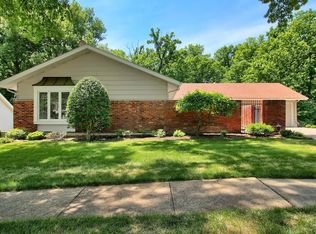 15268 Kempwood Dr, Chesterfield, MO