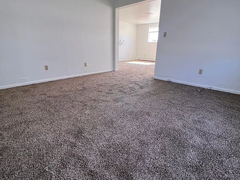 615 E Front St — Photo 4