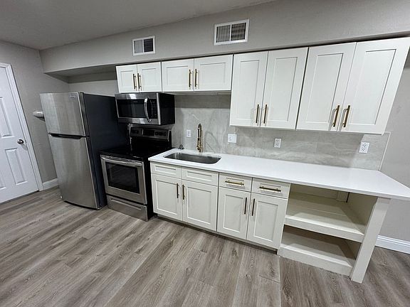 4th image of 2301 Scott St #11