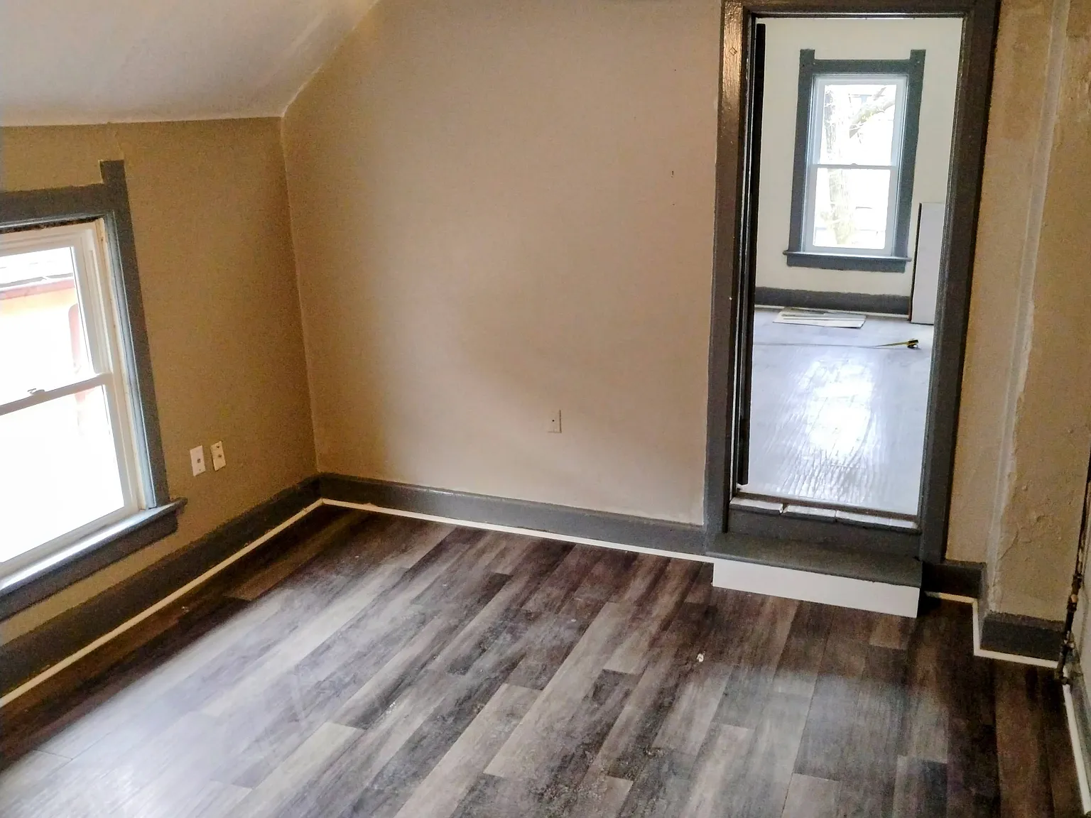 Renovated upper 3bedroom 1bath unit on 20th — Photo 3