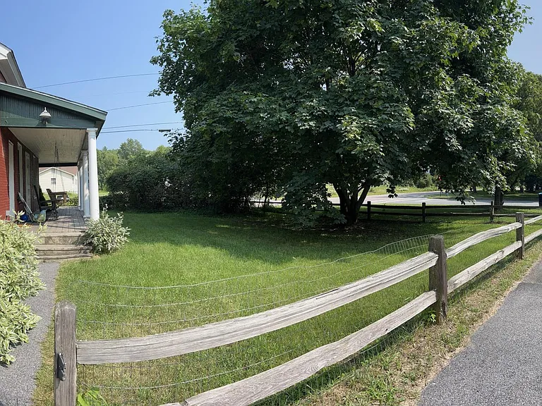 Julie Dr — Photo 17