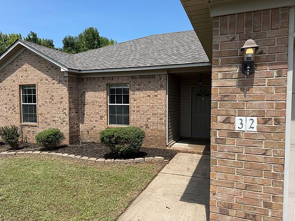 2nd image of 32 Thunderbird Dr