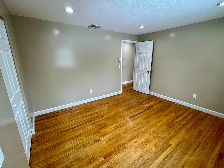 Longview Ln — Photo 14