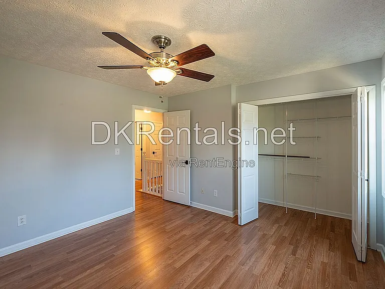 114 Eagle Glen Dr — Photo 3