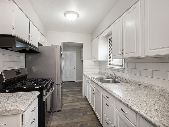 5th image of 373 Lynne Dr