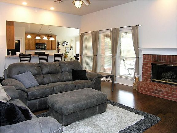 3rd image of 4511 Ashbury Ln