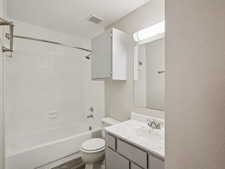 Porterwood Apartments — Photo 44