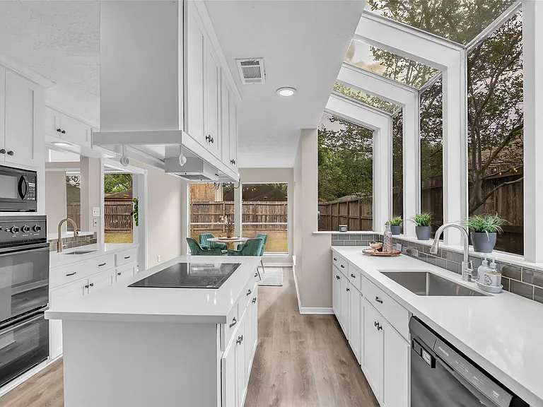 8206 Debbie Gay Dr — Photo 16