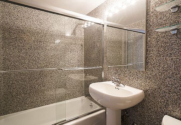 4th image of 315 W 57th St APT 6G