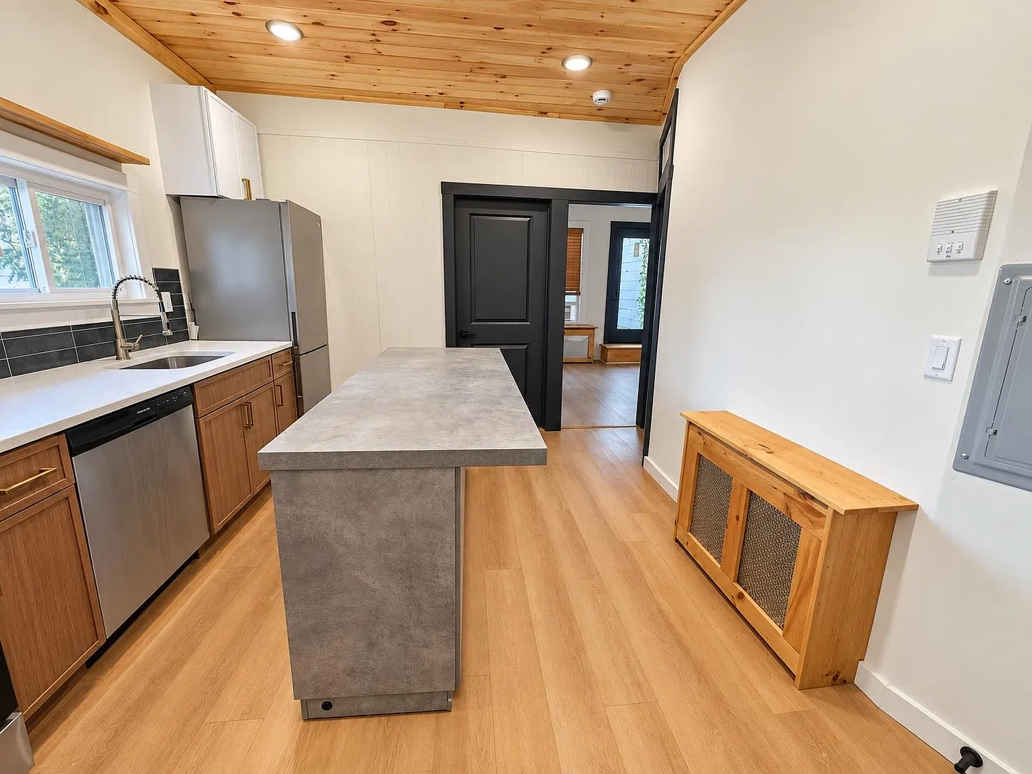 2 bed, 1.0 bath, $2,800 — Photo 2