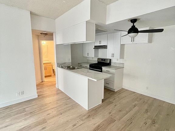 2nd image of 3925 Riverton Ave #217