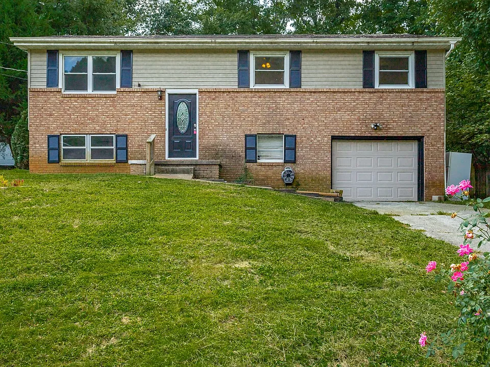 1364 Meadowood Dr
