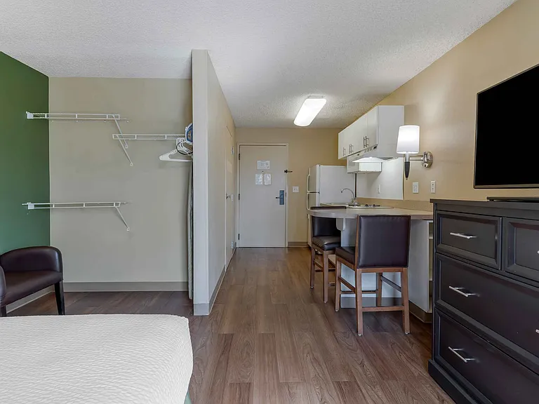 Studio Suite - 1 Queen Bed