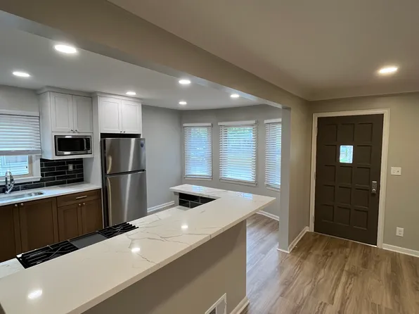 9 Alter Ct, Mount Clemens, MI 48043