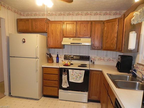 3rd image of 6573 Rosebelle Ave