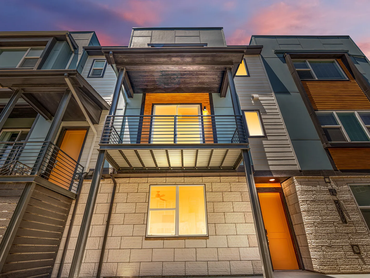 3 bed, 3.5 bath, 2431 sqft, $4,000 — Photo 1