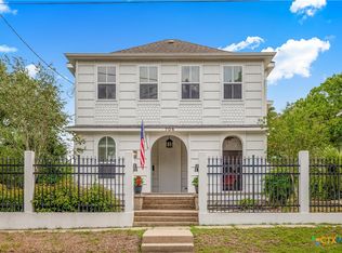 704 W Commercial St, Victoria, TX 77901