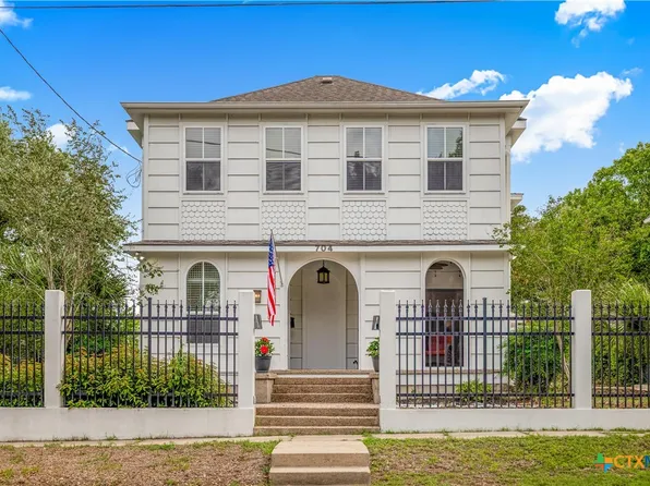 704 W Commercial St, Victoria, TX 77901