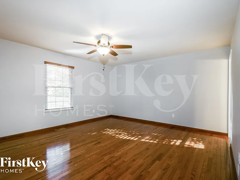 1530 Froesel Dr — Photo 10