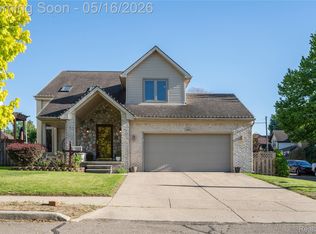 195 Davis St, Wyandotte, MI 48192