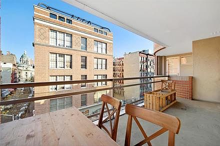 5th image of 123 Baxter St APT 6A