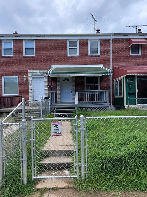 3 bed, 1024 sqft, $2,000 — Photo 1