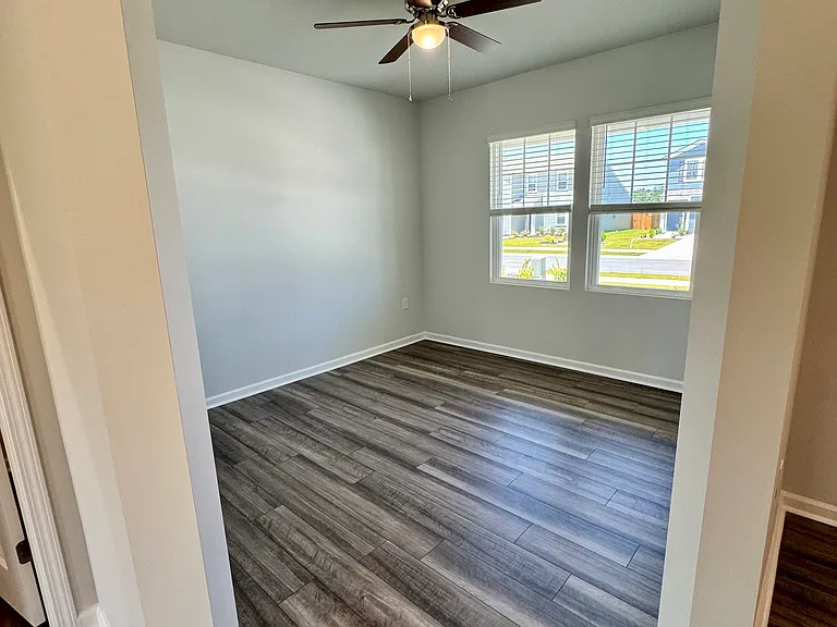 552 Coronado Ave SE — Photo 4