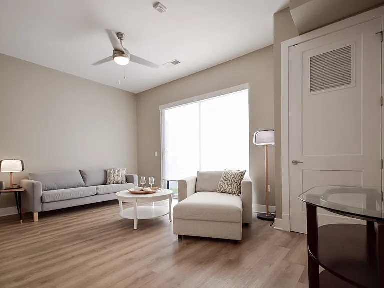 Cedar Valley Luxury Apartments — Photo 8