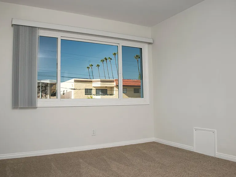 942 N Louise St — Photo 11