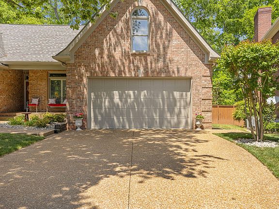 4th image of 340 Julianna Cir