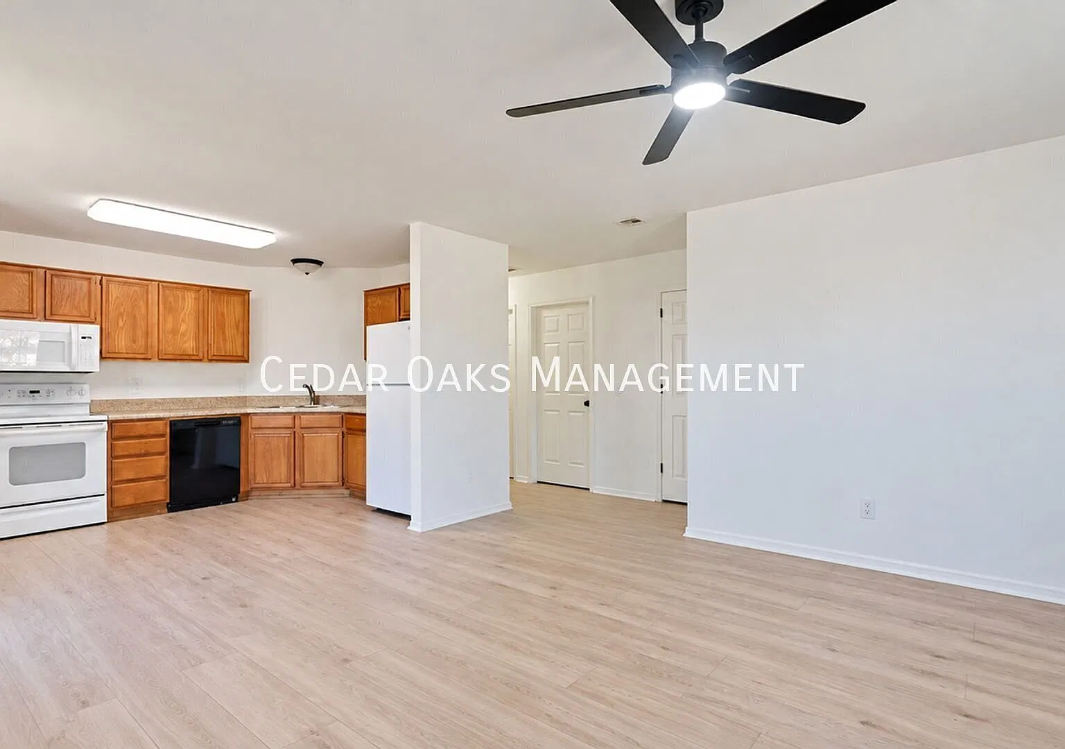 Comfort & Convenience: 3BR Duplex Home Minutes from 71B & I-49 — Photo 4