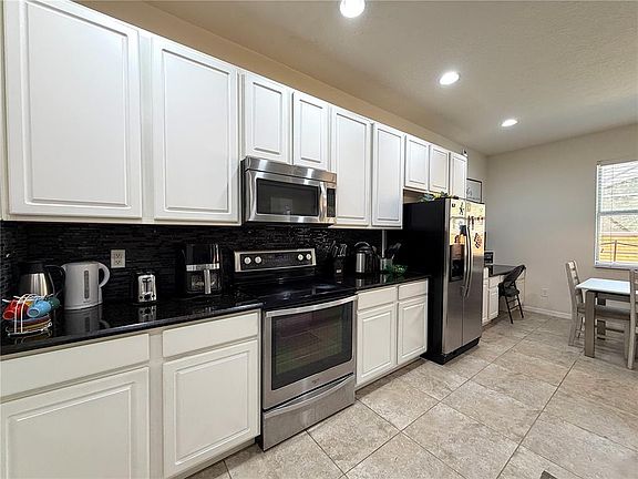 3rd image of 720 LAS FUENTES DRIVE