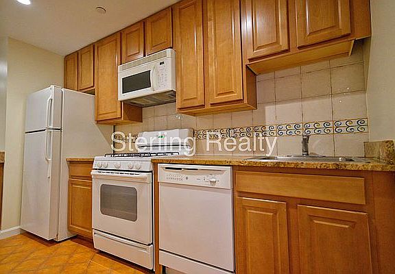 3rd image of 2821 Astoria Blvd APT 2B