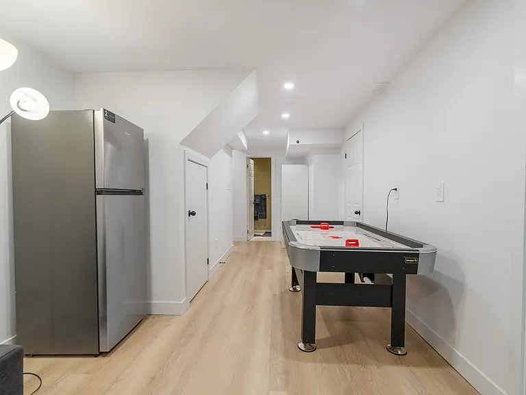 235 Rossmore Ct — Photo 26