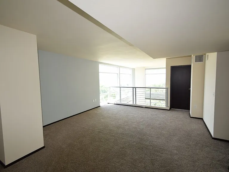 Galaxie High Rise Apartments — Photo 146