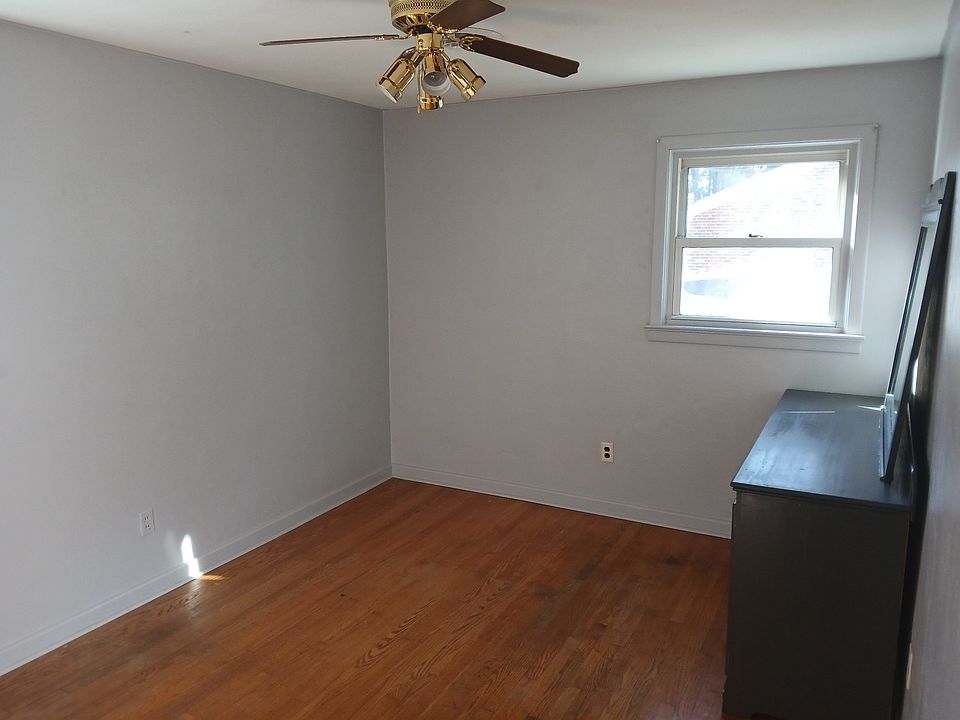 2nd image of 5824 Barberry Ln