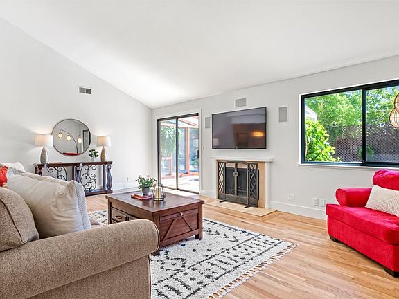 3rd image of 5 Deerfield Lane