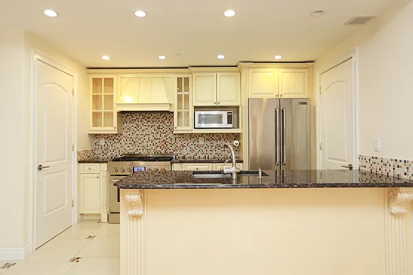 Rented by R New York | media 7