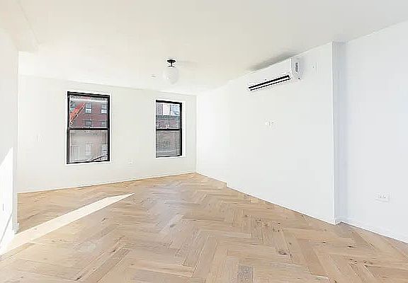 5th image of 79 Lafayette Ave APT 1