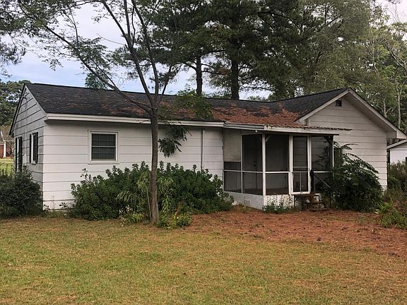 Back of home. Screened-in porch